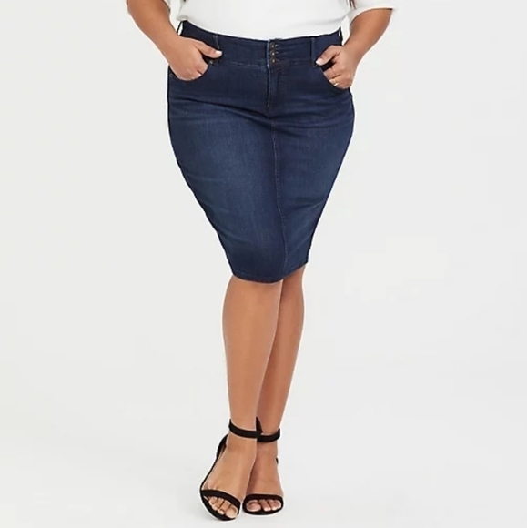 24 • Torrid • Denim Mini Skirt Premium Medium Wash - Picture 1 of 4